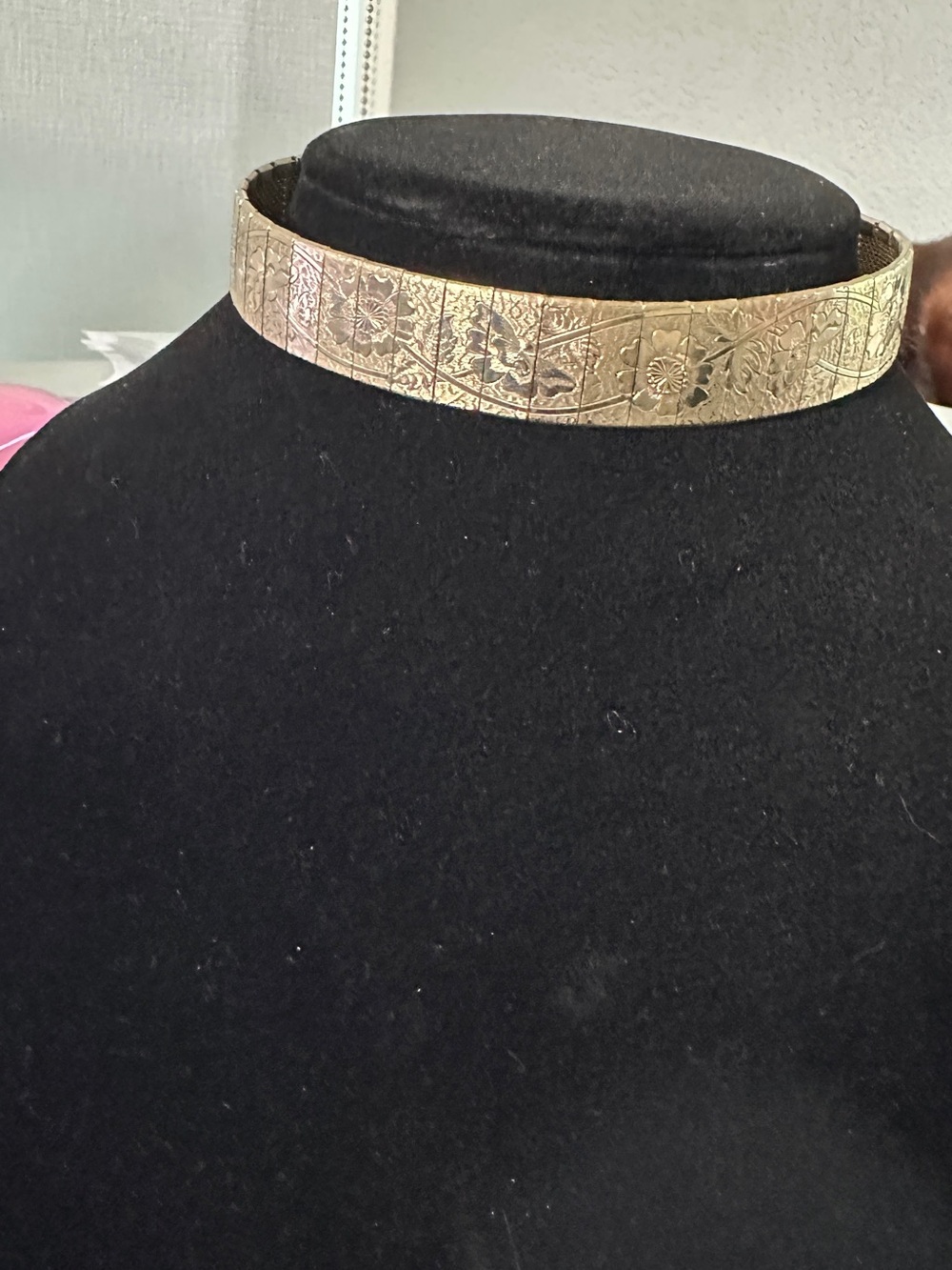 Vintage Gold Tone 1" Etched Floral Wide Collar Choker Necklace 11-16"